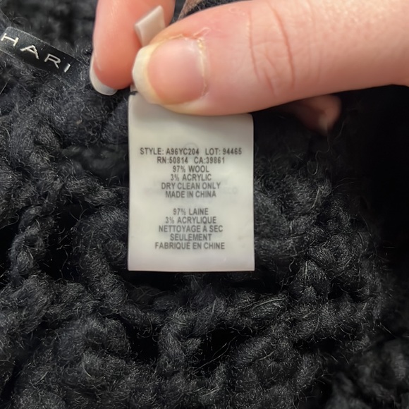 Elie Tahari Open Knit Cape - Picture 7 of 7